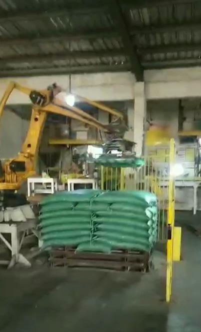 为了周边近400万只肉鸡 肉鸭 不断粮 这家饲料厂开足马力生产忙