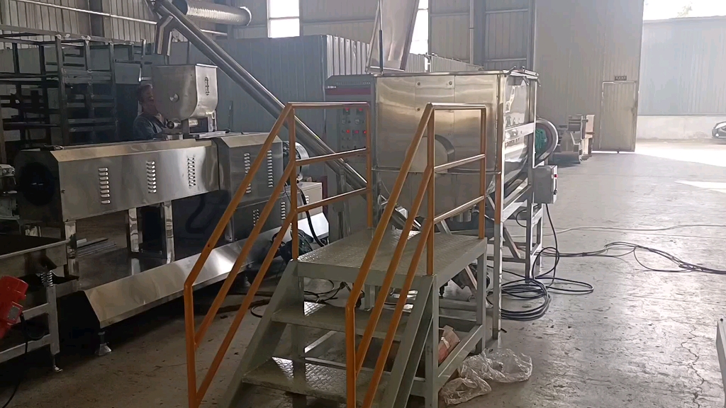 整条宠物饲料颗粒粮生产线 膨化狗粮猫粮饲料生产机器与浮水鱼粮龟饲料加工设备实拍及销售